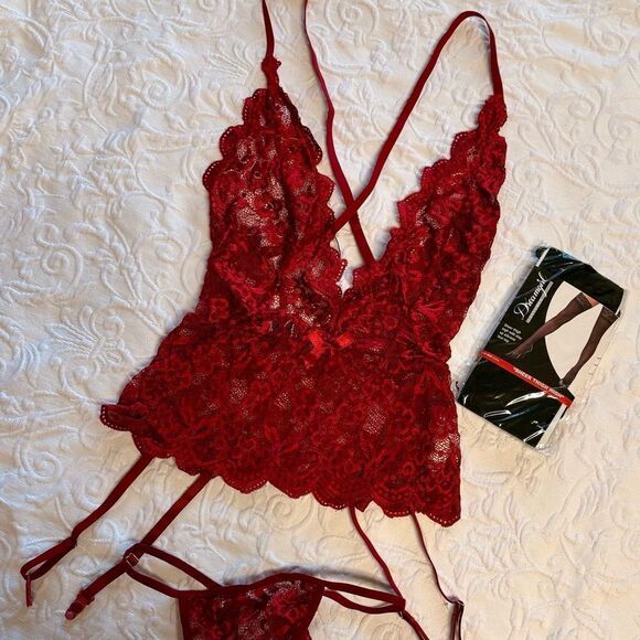 Romantic Red Lace Bra Set - Picture 5 of 13